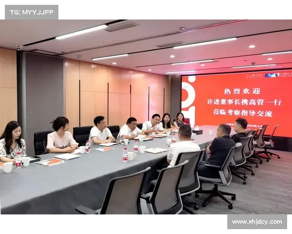布克与教练沟通方式的演变与影响：从场上对话到团队协作的深度剖析
